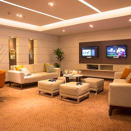 Hotel Dann Carlton Bogotá Exterior foto The lounge at the airport