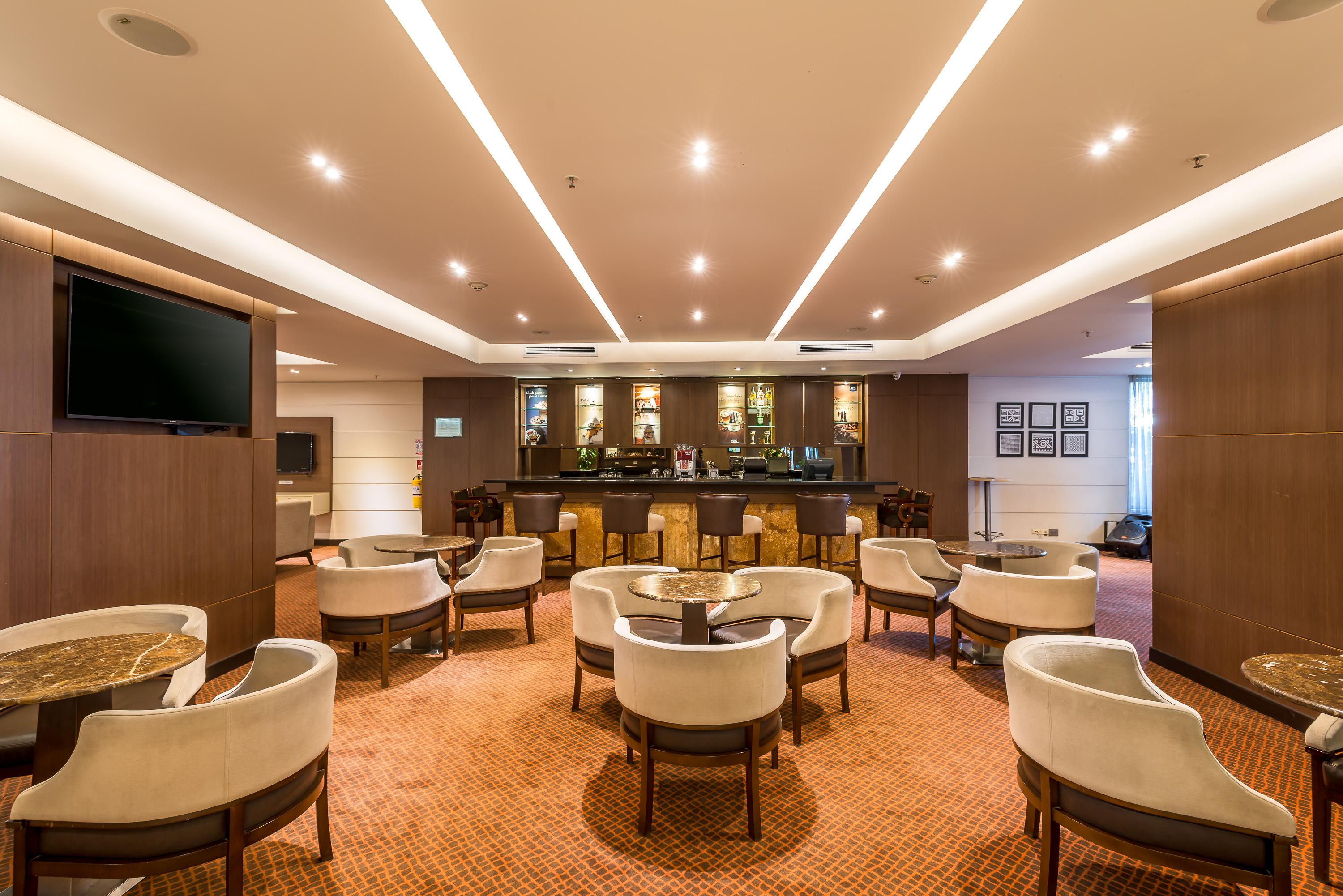 Hotel Dann Carlton Bogotá Exterior foto The Royal Orchid Lounge at Suvarnabhumi Airport