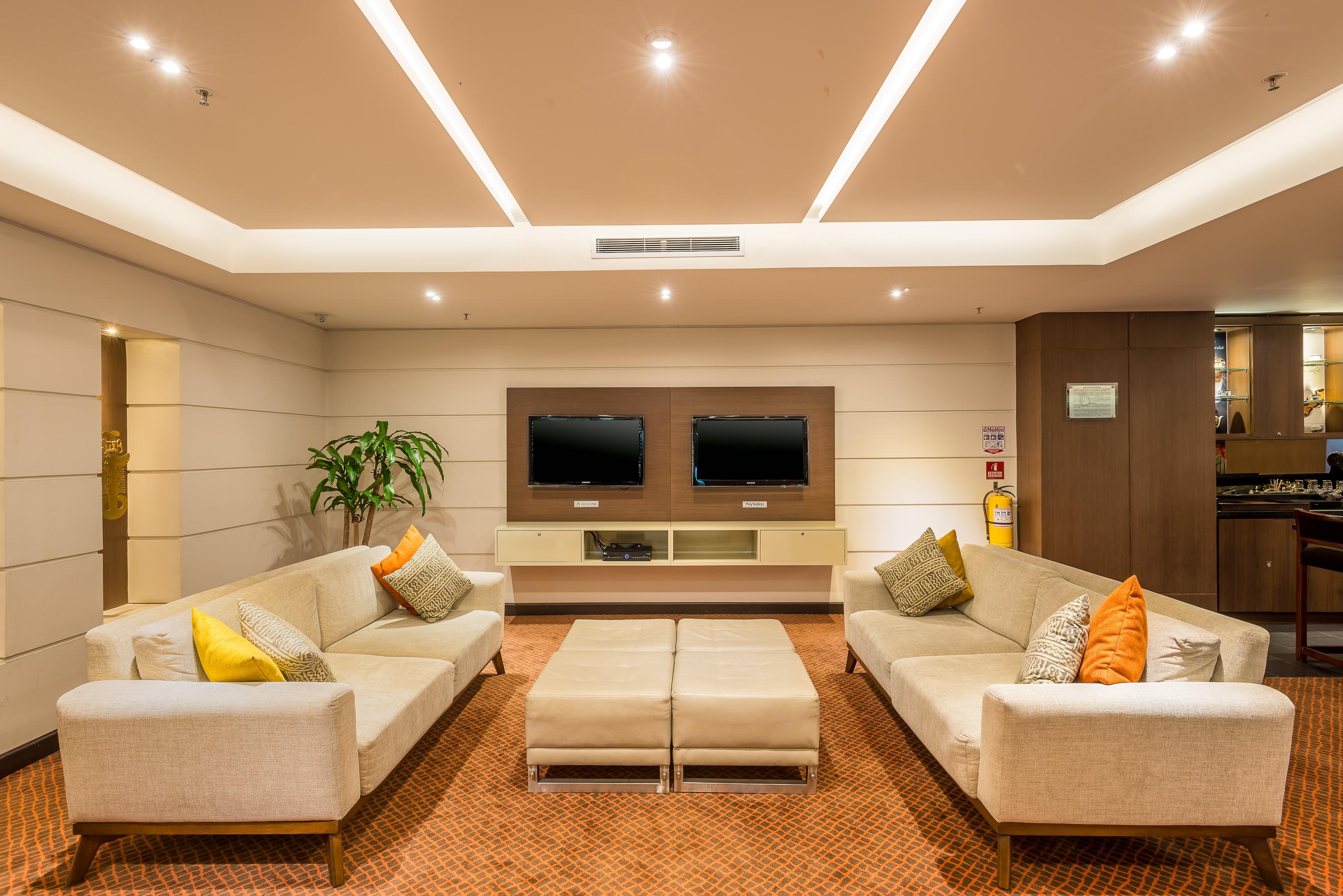 Hotel Dann Carlton Bogotá Exterior foto The living room of a suite at the hotel