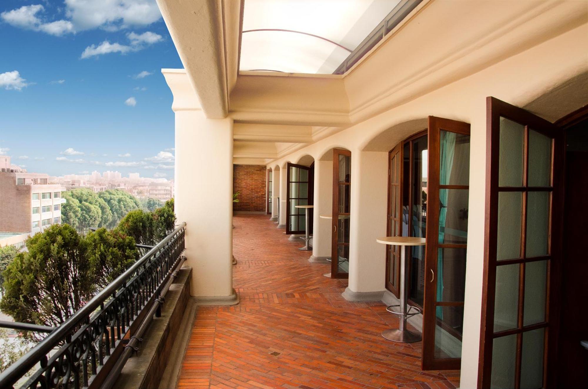Hotel Dann Carlton Bogotá Exterior foto The balcony of the hotel