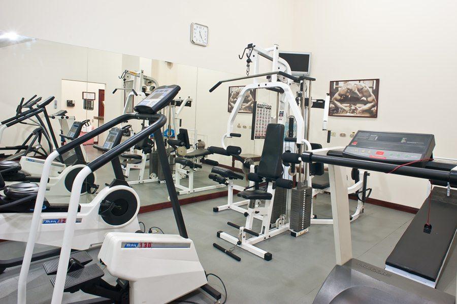 Hotel Dann Carlton Bogotá Facilități foto A typical gym