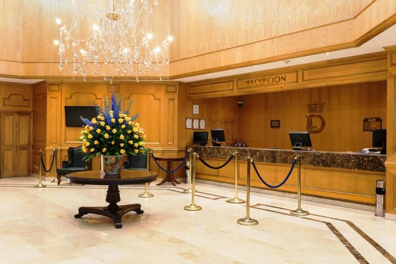 Hotel Dann Carlton Bogotá Interior foto Reception desk at the Royal Garden Hotel