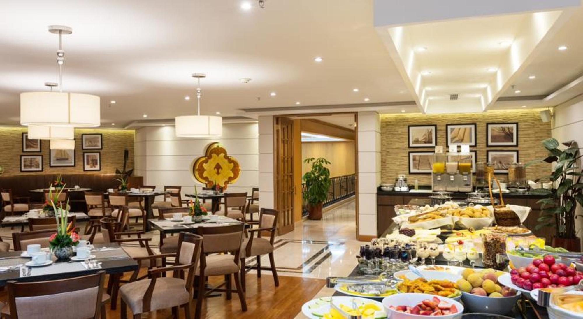 Hotel Dann Carlton Bogotá Exterior foto The buffet at the hotel