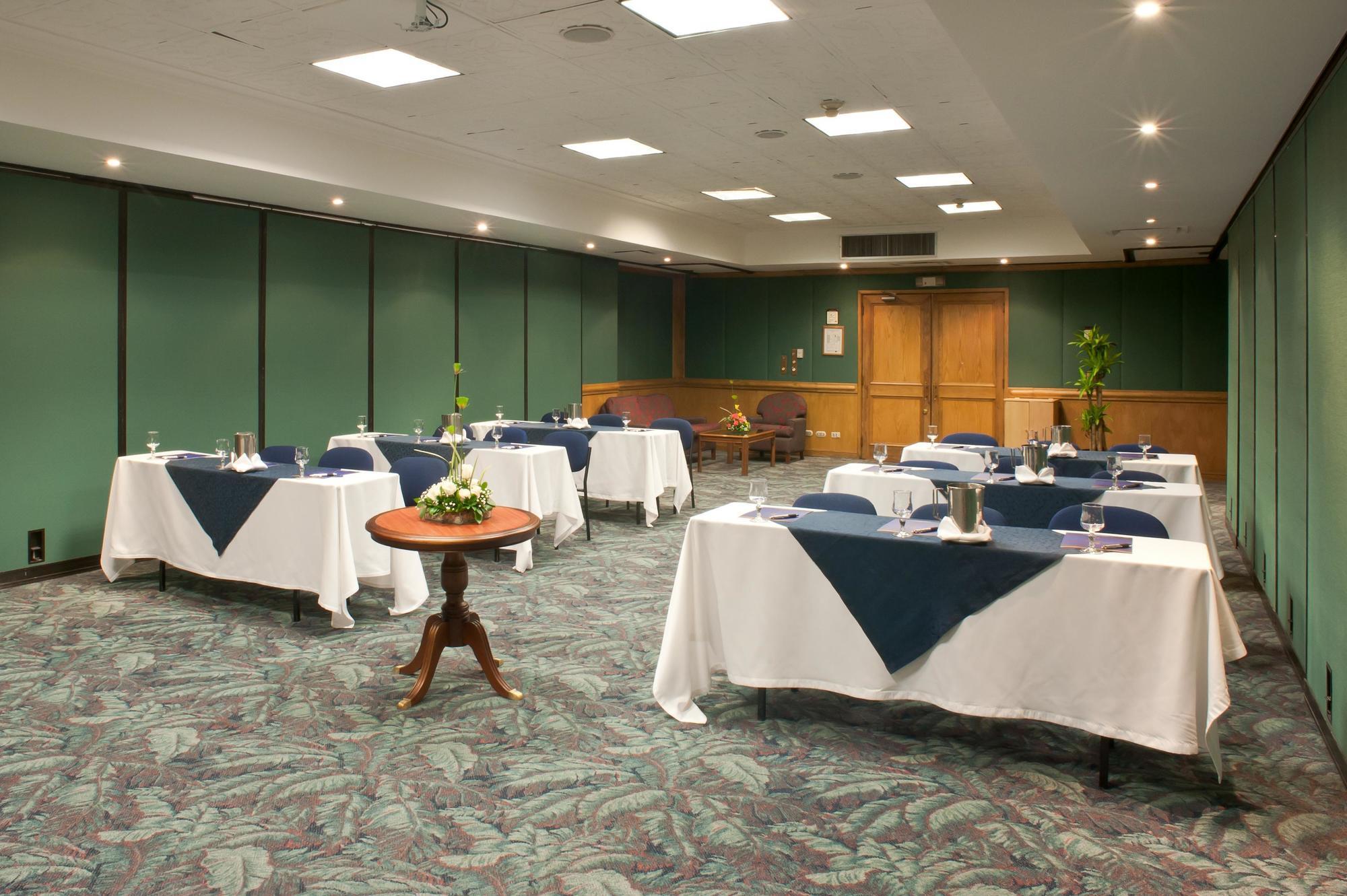 Hotel Dann Carlton Bogotá Exterior foto Meeting room